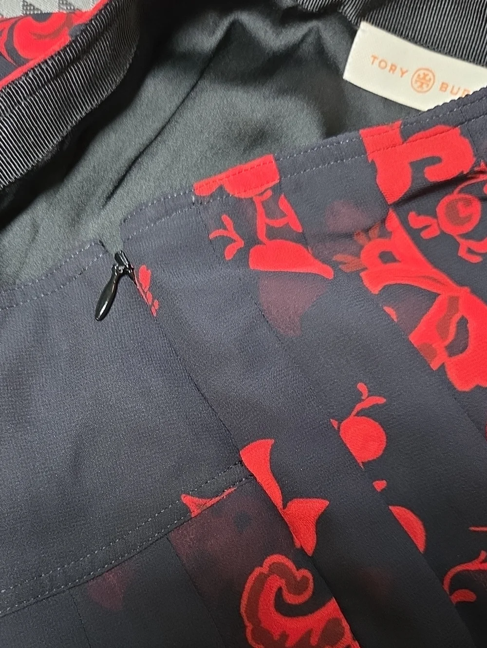 Sz 4 - Tory Burch Pleated Black Skirt with Red Floral Print